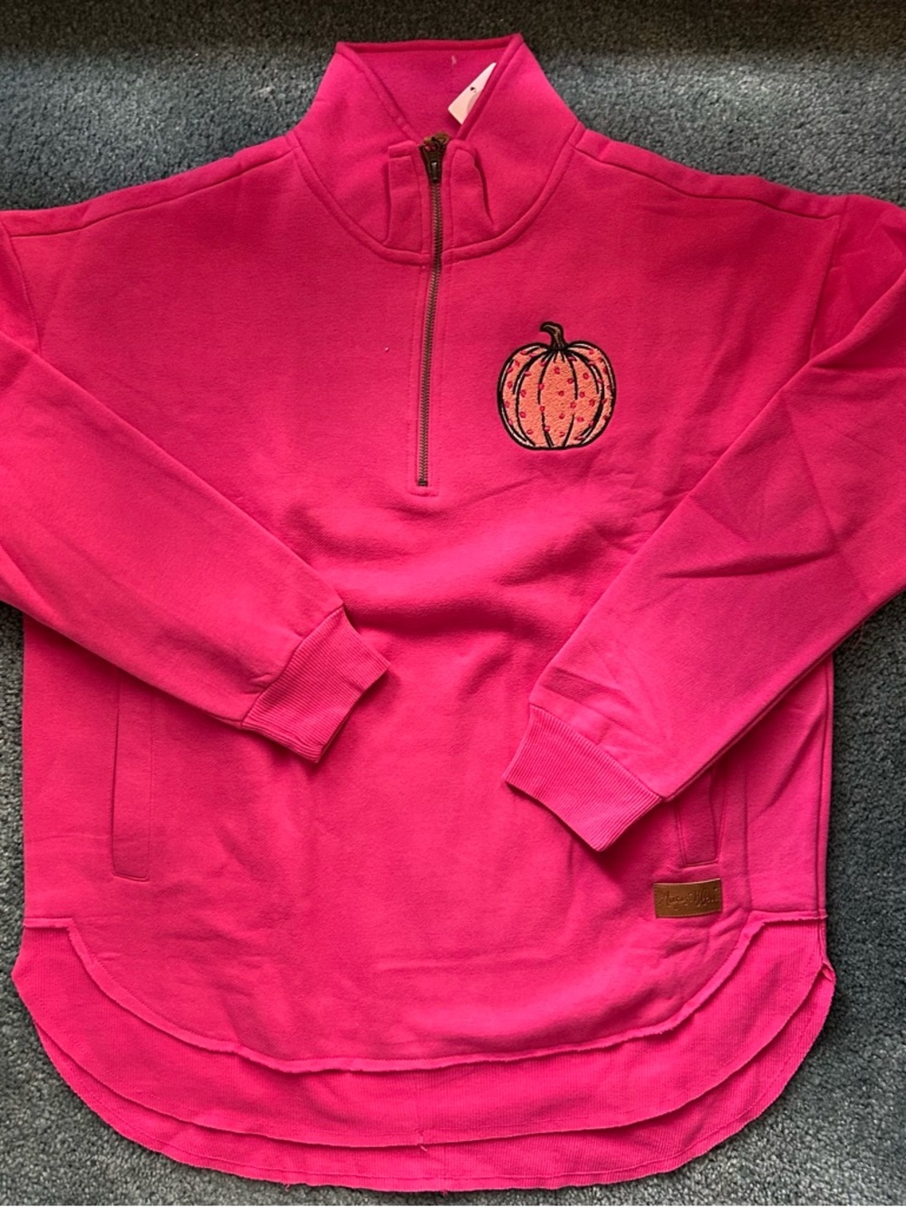 French Terry
chenille pumpkin pullover